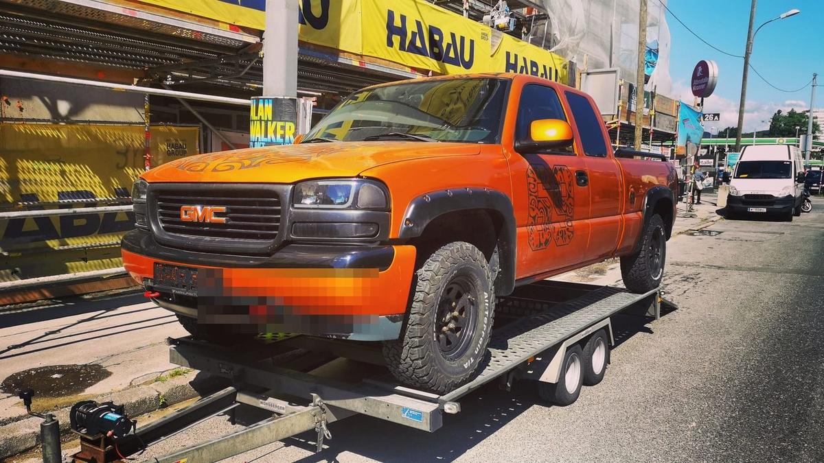 GMC Sierra Fahrzeugtransport in Wien